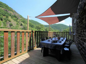 Gîte spacieux avec terrasse surplombant rivière, idéale pour pêche et sports d’eau, tout inclus - FR-1-582-17